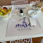Music House 4*