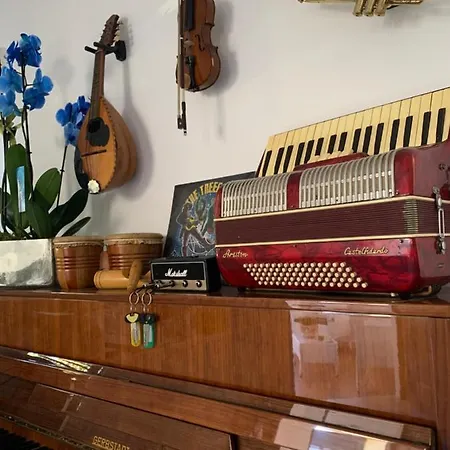Bed & Breakfast Music House