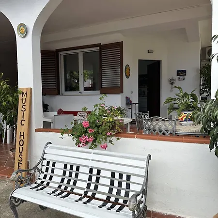 Music House فندق مبيت وإفطار 4*